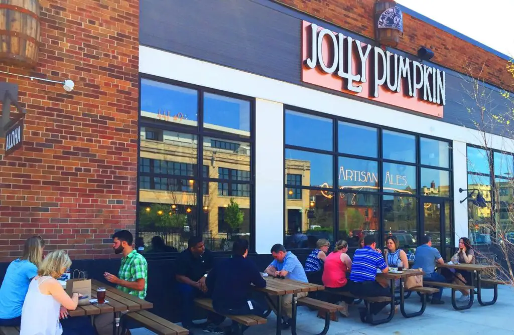 jolly pumpkin detroit patio