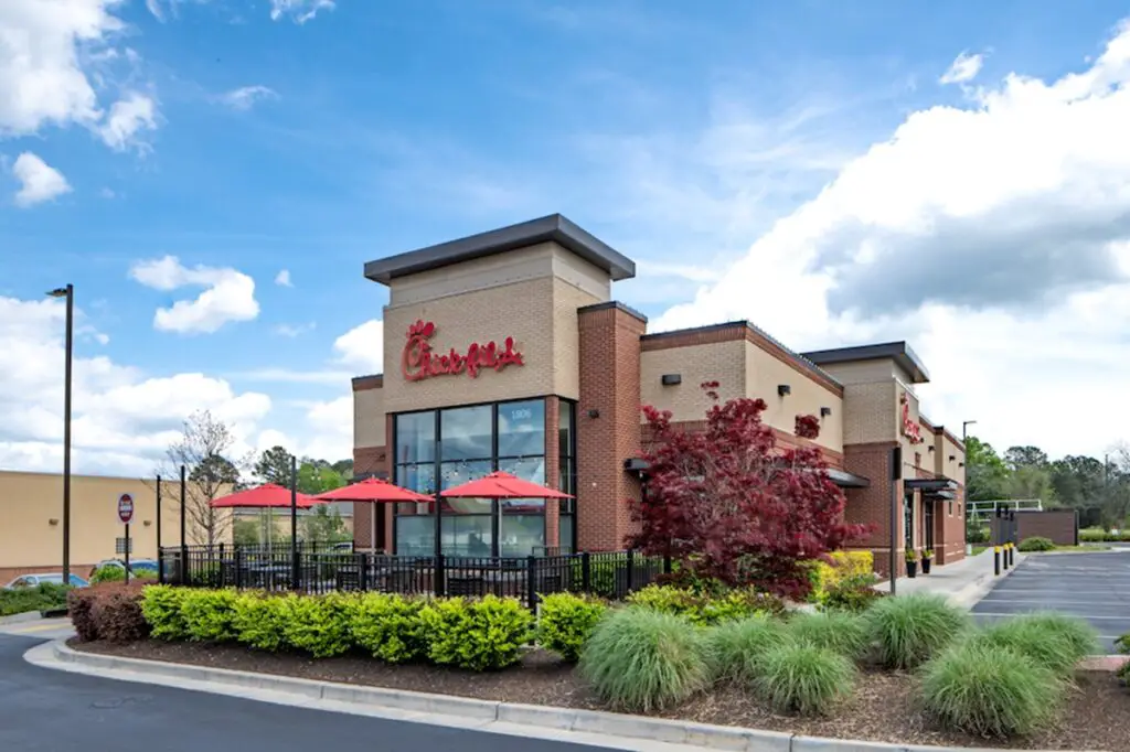 chick fil a restaurant with drivethru